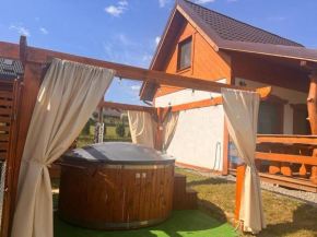 Domek Eden 7 z księżycowego drewna- prywatna balia z jakuzzi na życzenie